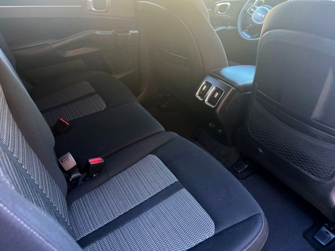 Used 2023 Kia Sorento LX image 14