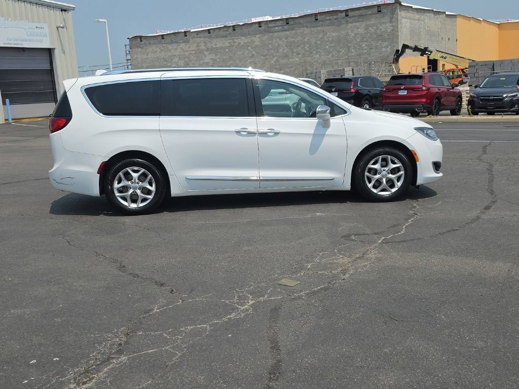 Used 2020 Chrysler Pacifica Limited FWD image 10