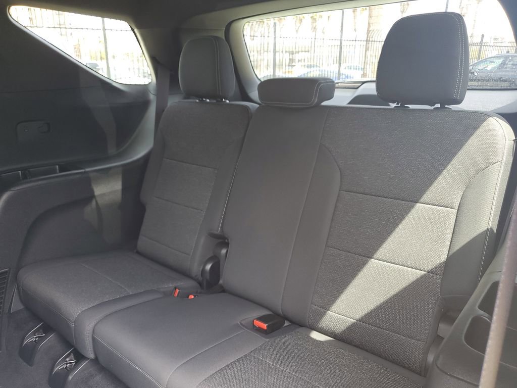 Used 2025 Chevrolet Traverse LT w/ Midnight/Sport Edition image 15
