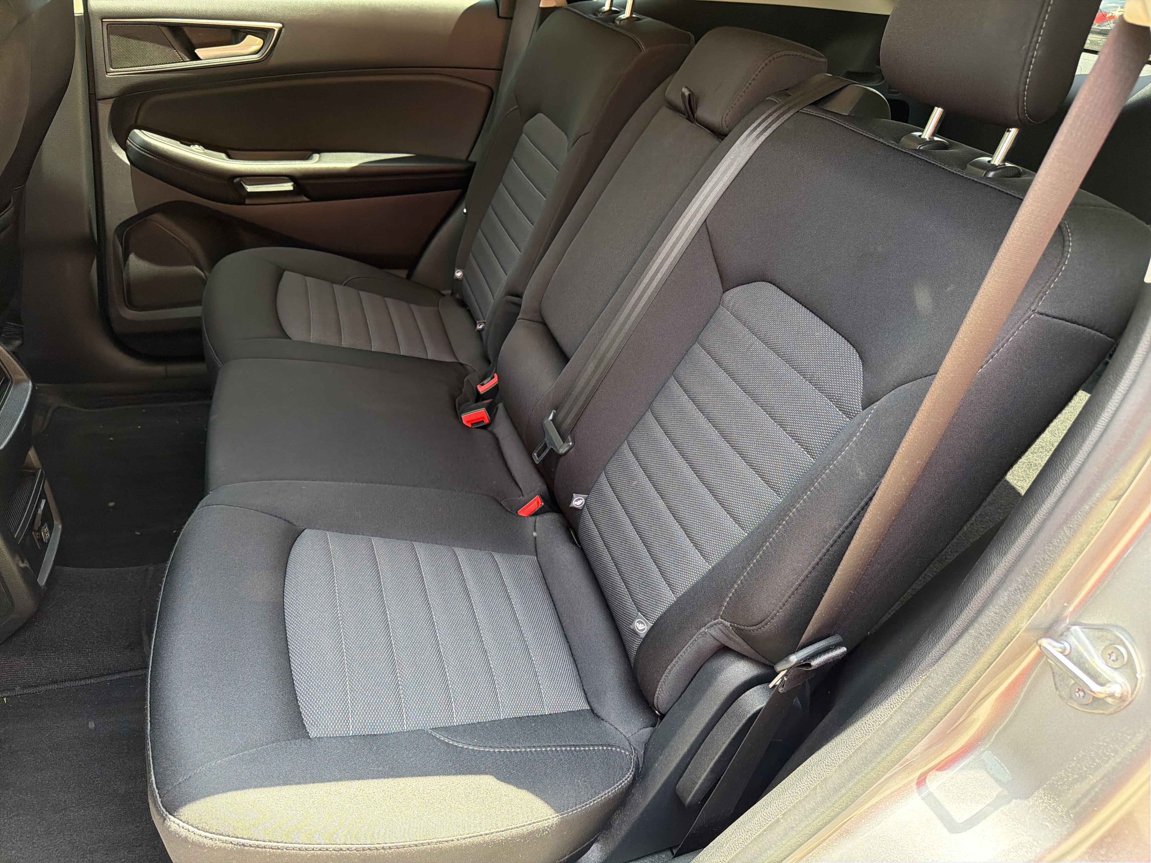 Used 2020 Ford Edge SE FWD image 18