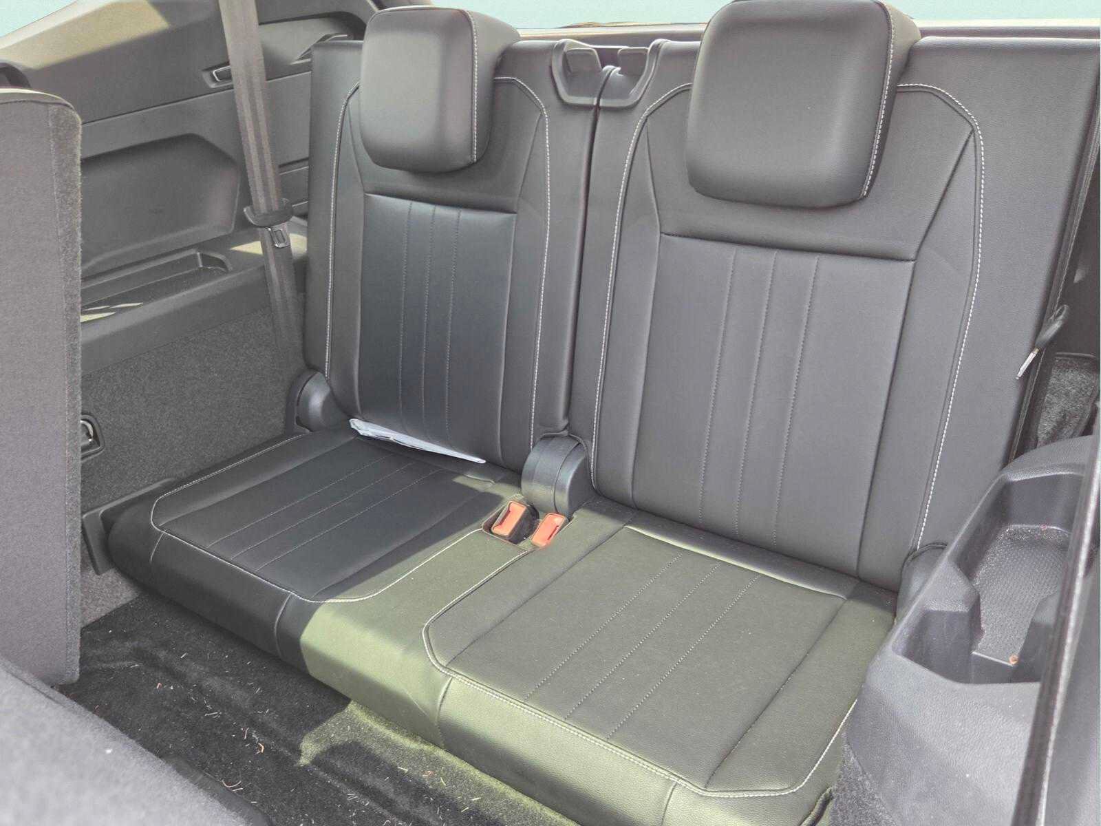 Used 2024 Volkswagen Tiguan SE R-Line FWD image 14