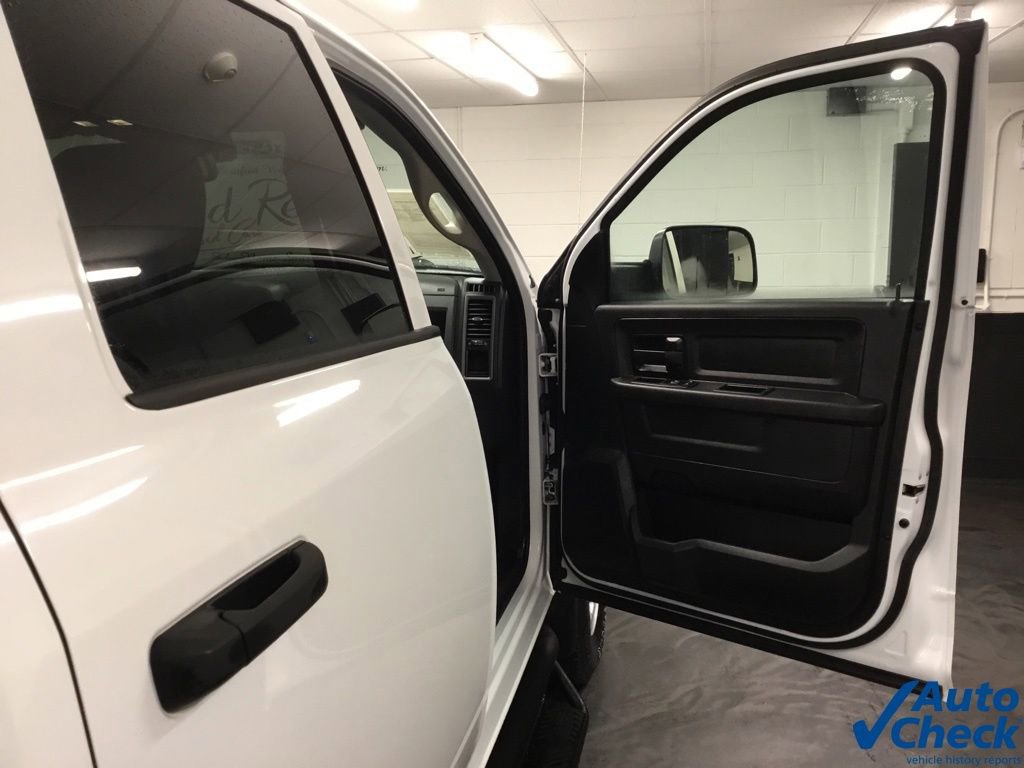 Used 2016 RAM 3500 Tradesman w/ Chrome Appearance Group image 40