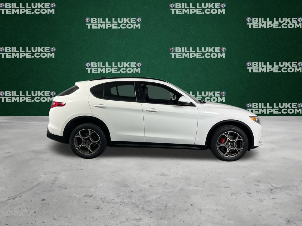 Used 2023 Alfa Romeo Stelvio Sprint image 4