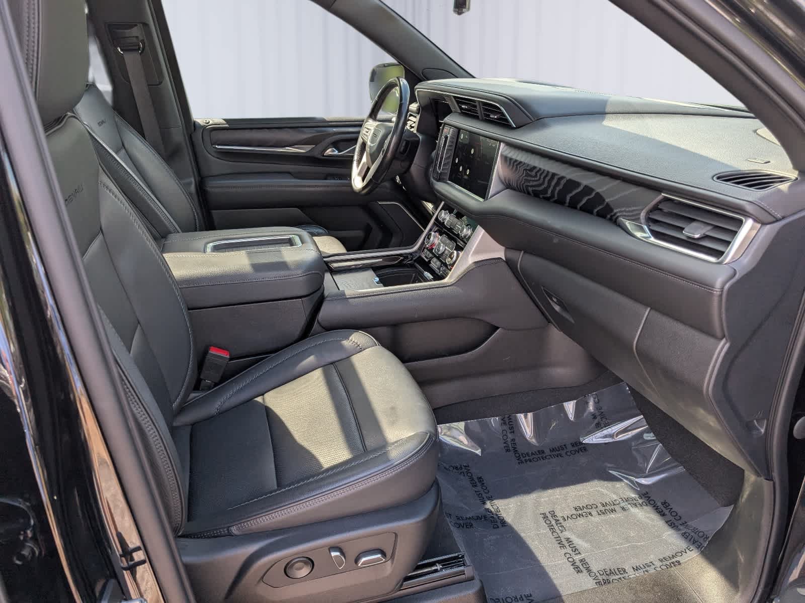Certified 2022 GMC Yukon XL Denali w/ Denali Premium Package AWD/4WD image 11