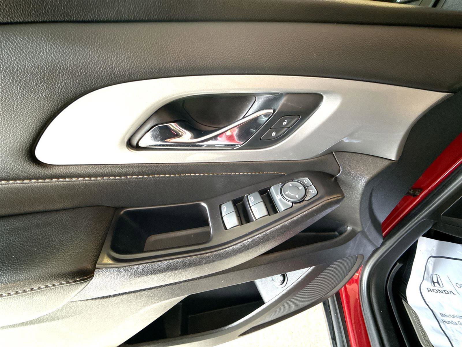 Used 2020 Chevrolet Traverse LT w/ Driver Confidence II Package image 15