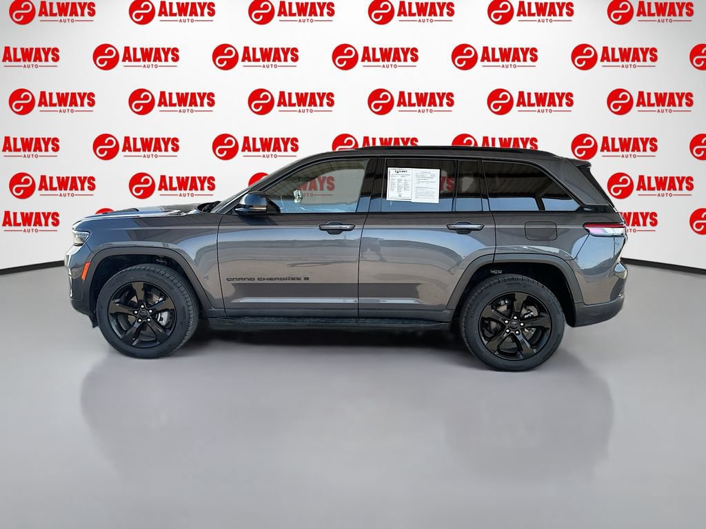 Used 2022 Jeep Grand Cherokee Altitude AWD/4WD image 9