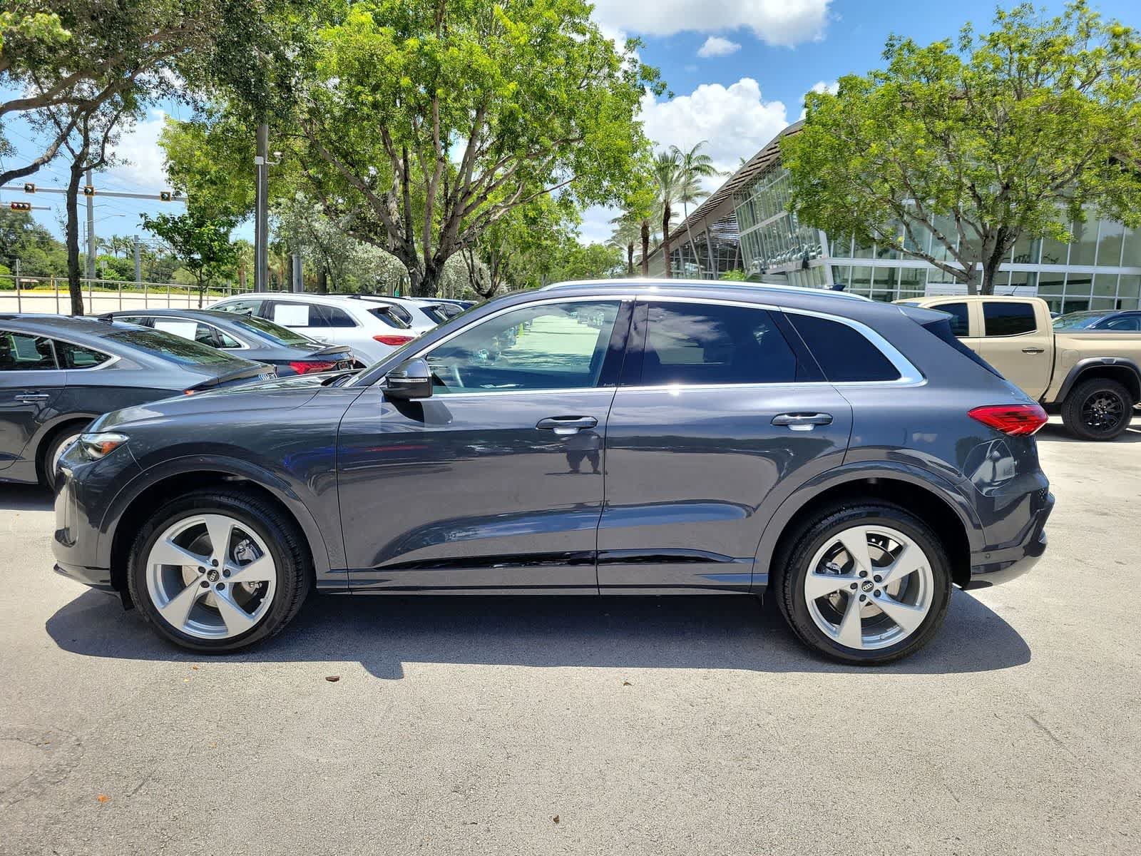 Used 2025 Audi Q5 Premium Plus w/ Premium Plus AWD/4WD image 11