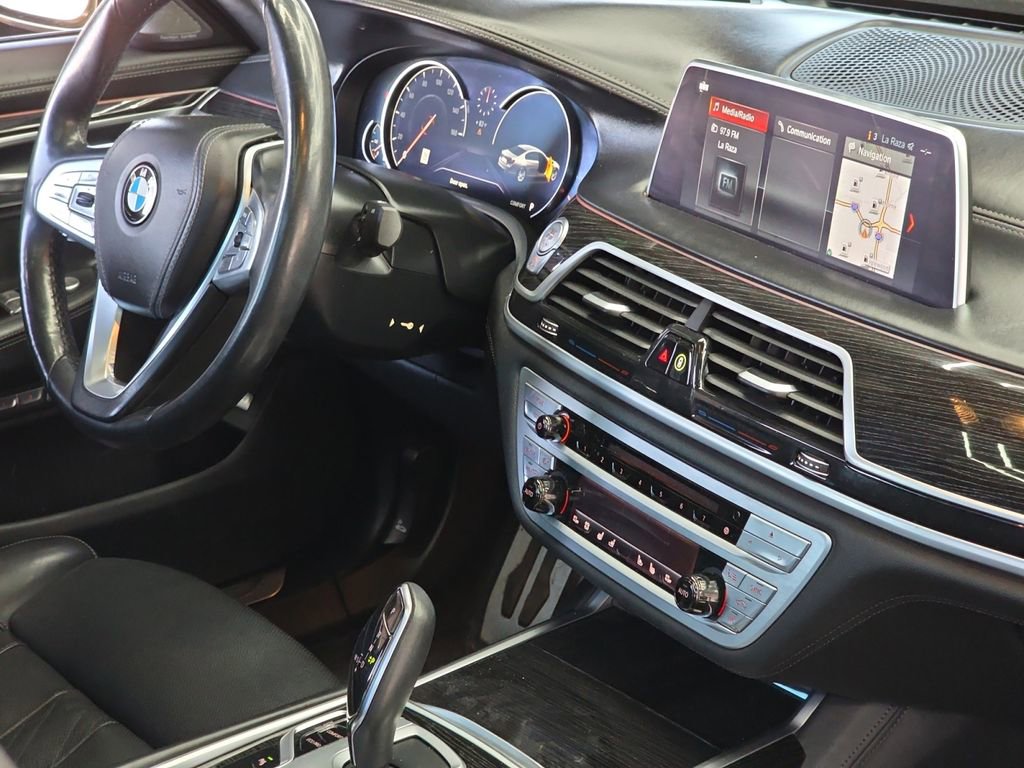Used 2018 BMW 750i image 15