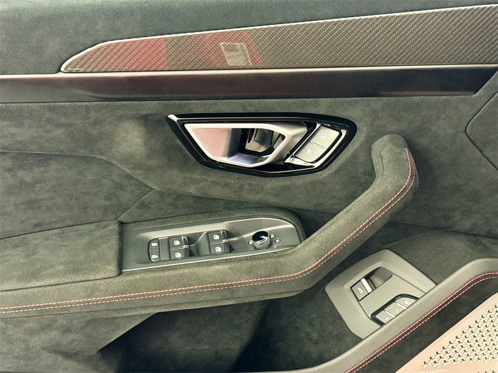 Used 2023 Lamborghini Urus Performante image 18
