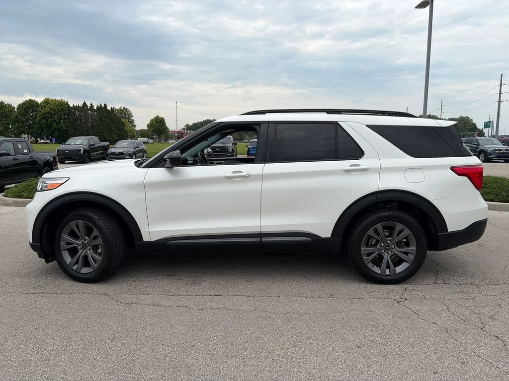 Used 2023 Ford Explorer XLT w/ Equipment Group 202A AWD/4WD image 4