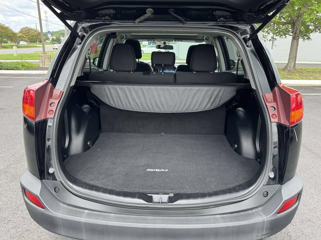 Used 2014 Toyota RAV4 XLE AWD/4WD image 16