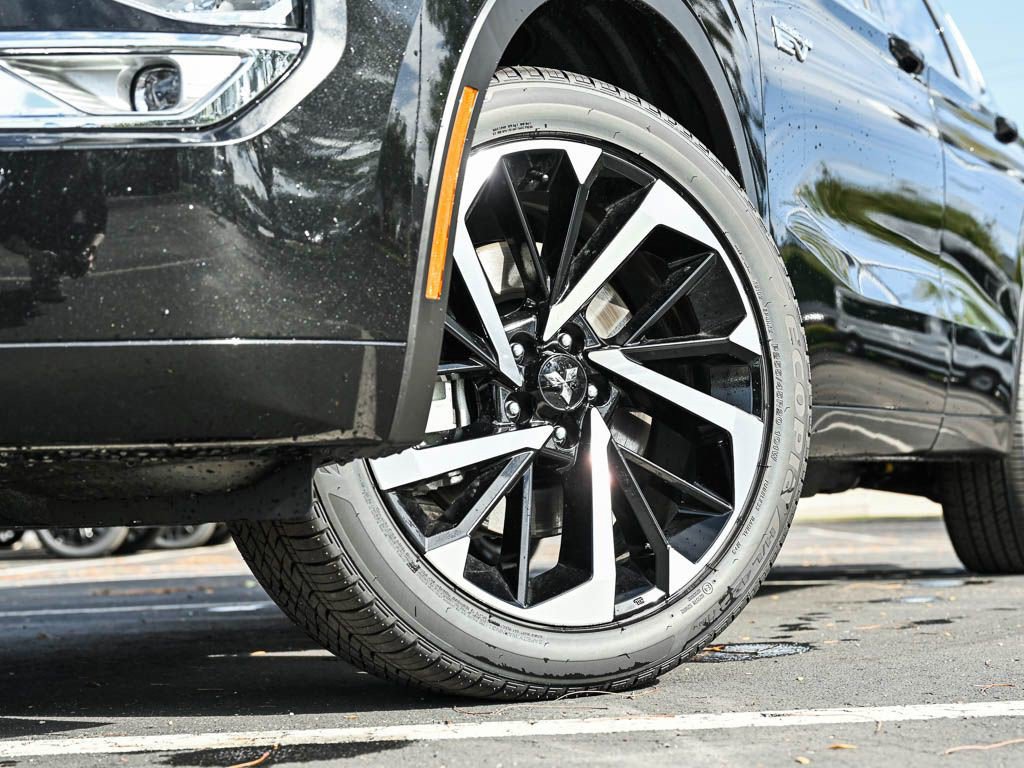 New 2025 Mitsubishi Outlander SEL image 6