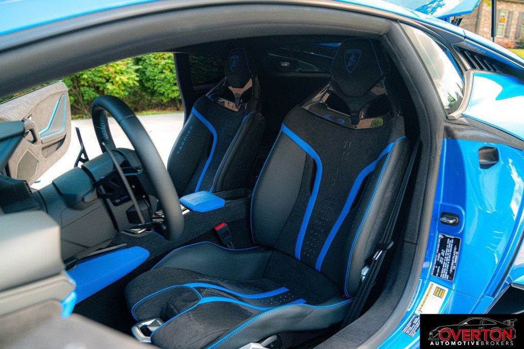 Used 2023 Lamborghini Huracan Tecnica RWD image 16