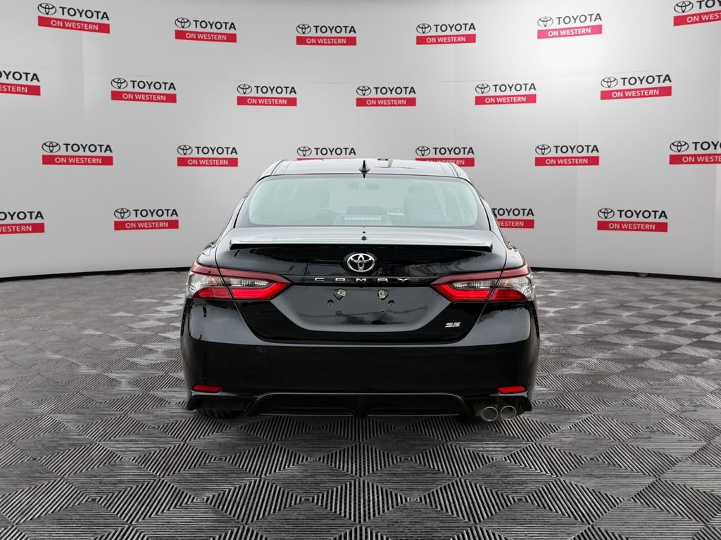 Used 2024 Toyota Camry SE image 4