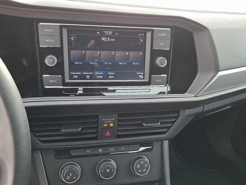 Used 2023 Volkswagen Jetta Sport image 4