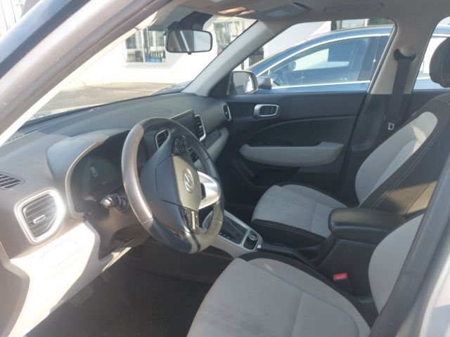 Used 2025 Hyundai Venue SEL FWD image 10
