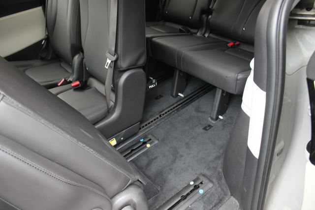 Used 2024 Kia Carnival EX FWD image 24