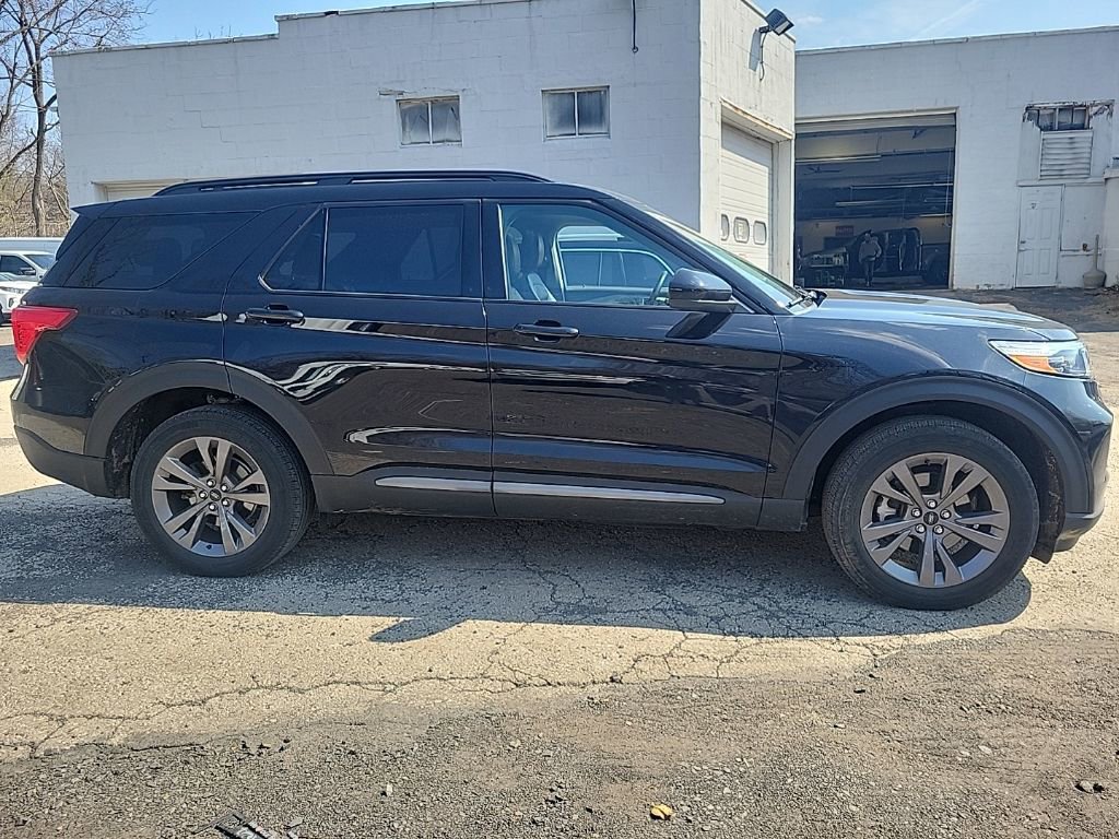 Used 2023 Ford Explorer XLT w/ Equipment Group 202A image 8
