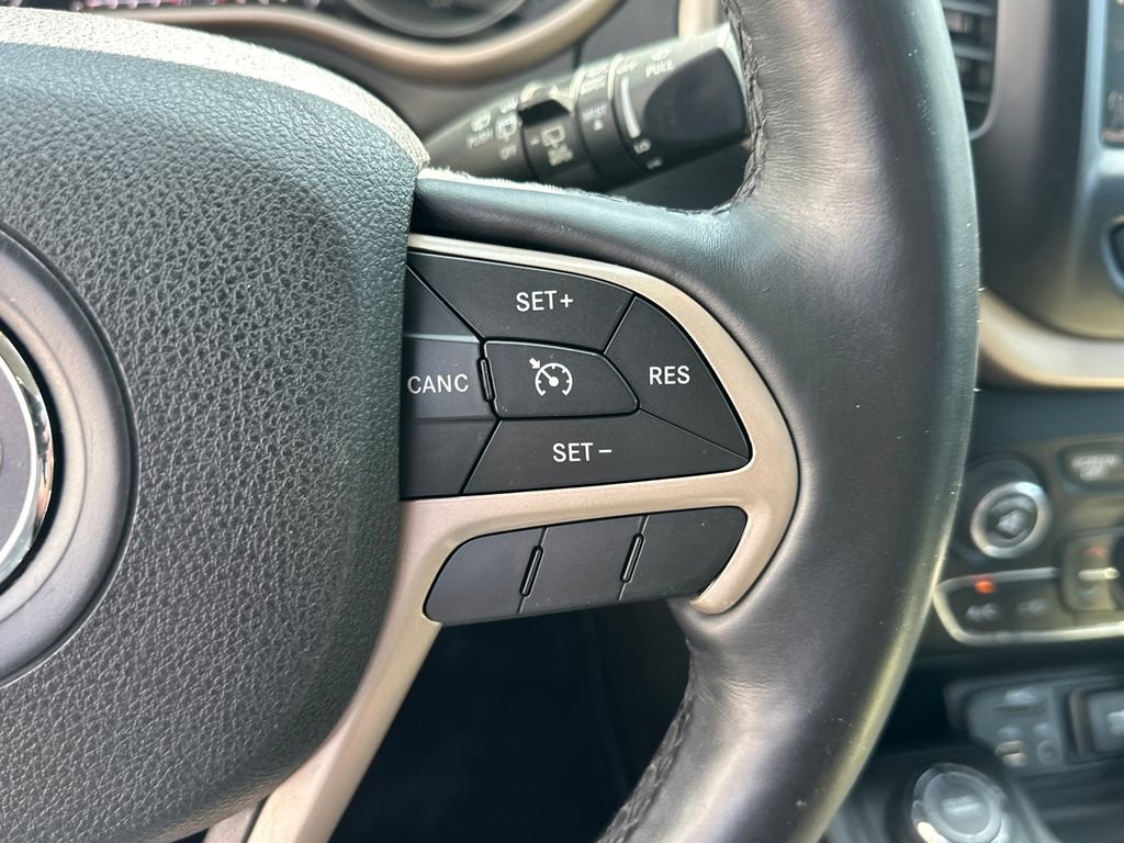 Used 2015 Jeep Cherokee Limited image 17