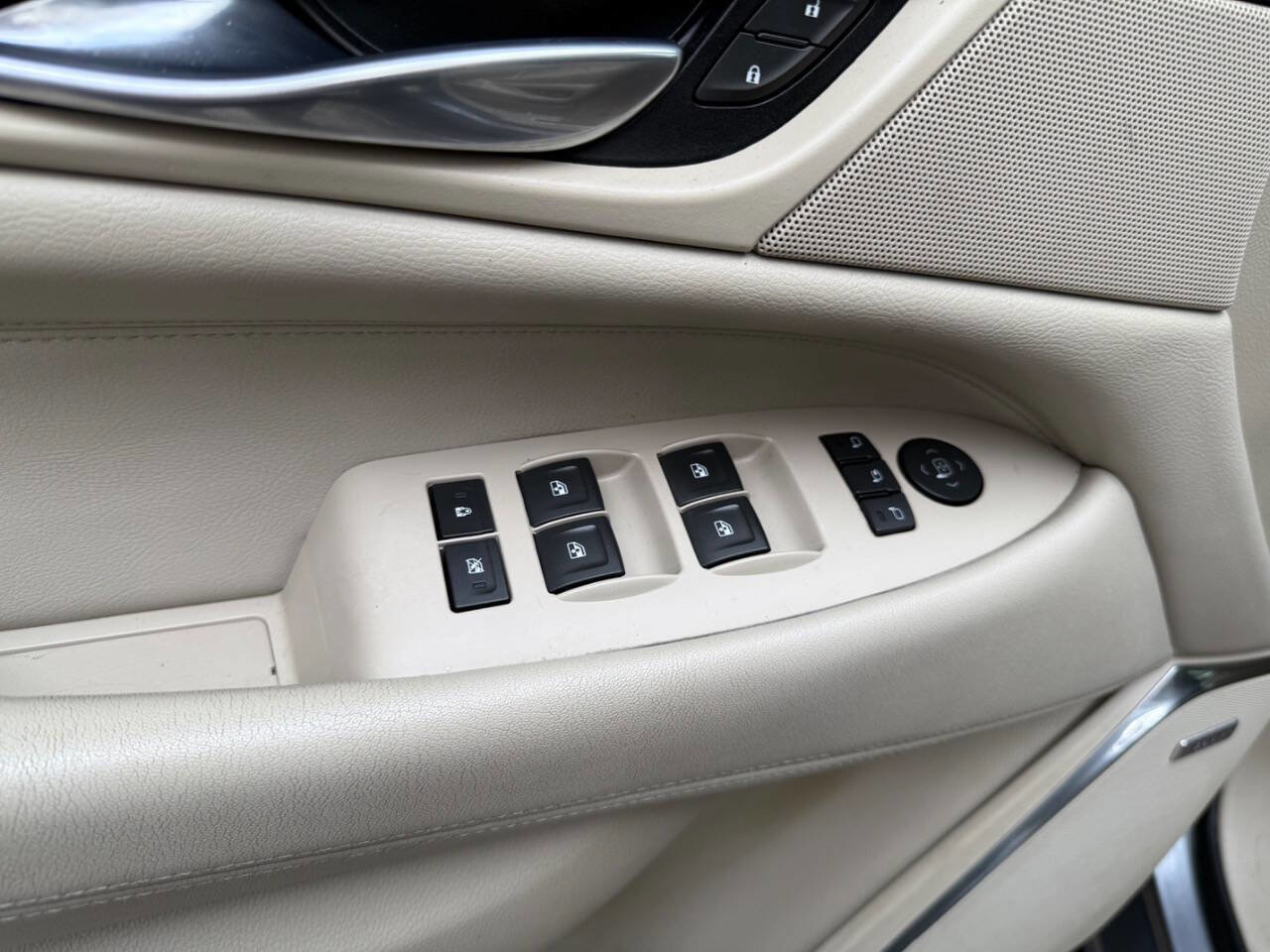 Used 2018 Cadillac Escalade Luxury image 4