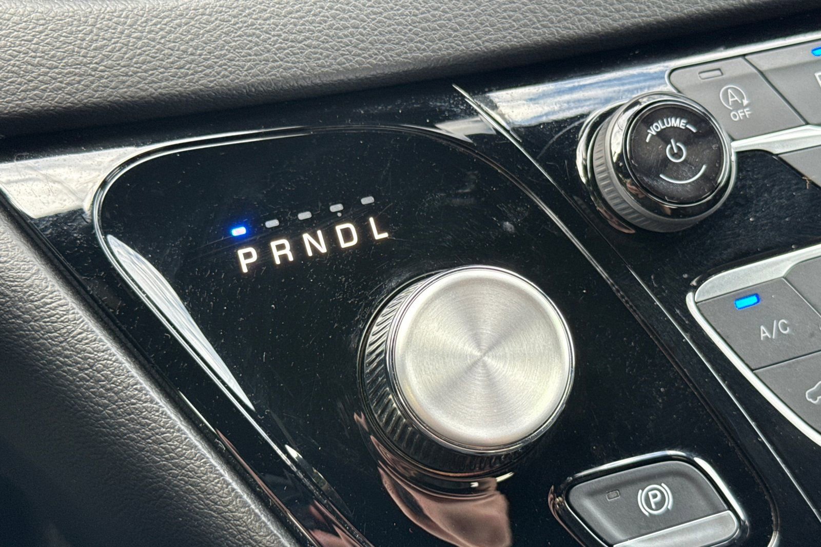 Used 2025 Chrysler Voyager LX image 21