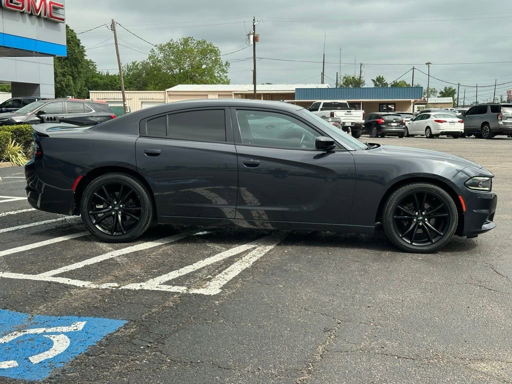 Used 2017 Dodge Charger SE w/ Blacktop Package image 4