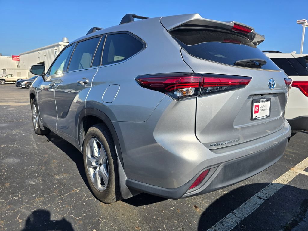Used 2022 Toyota Highlander LE AWD/4WD image 5