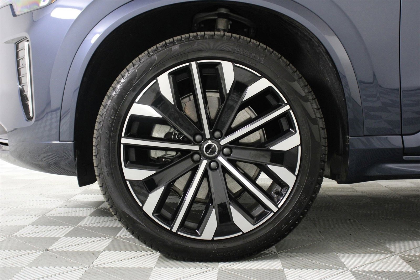 Certified 2025 Volvo XC90 B5 Core image 28