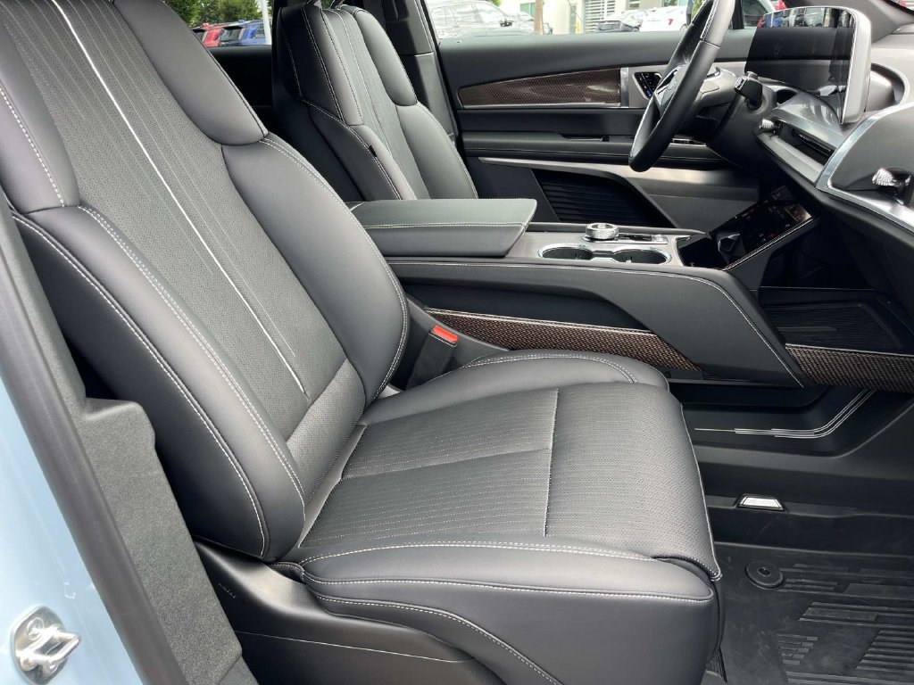 Certified 2026 Cadillac Vistiq Sport w/ LPO, Floor Liner Package AWD/4WD image 24