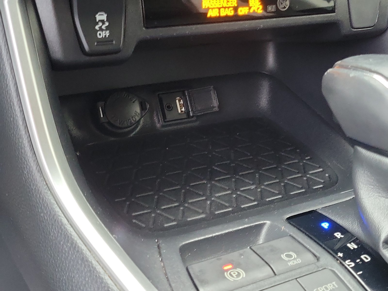 Used 2019 Toyota RAV4 XLE Premium FWD image 29