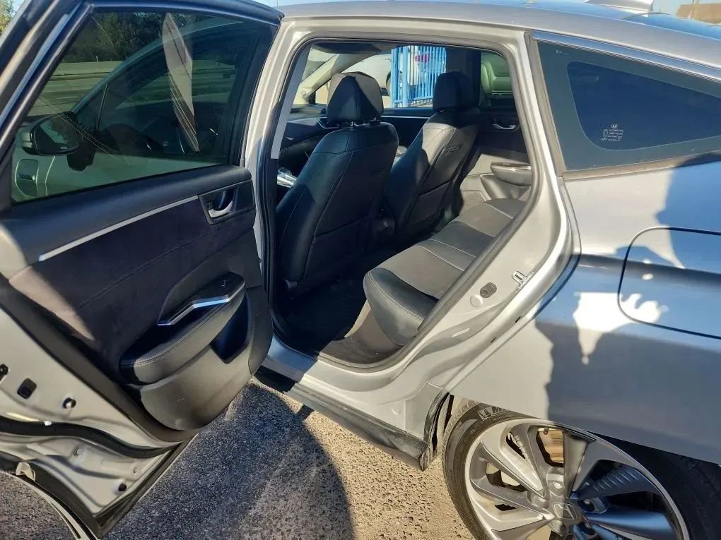 Used 2018 Honda Clarity Touring image 8