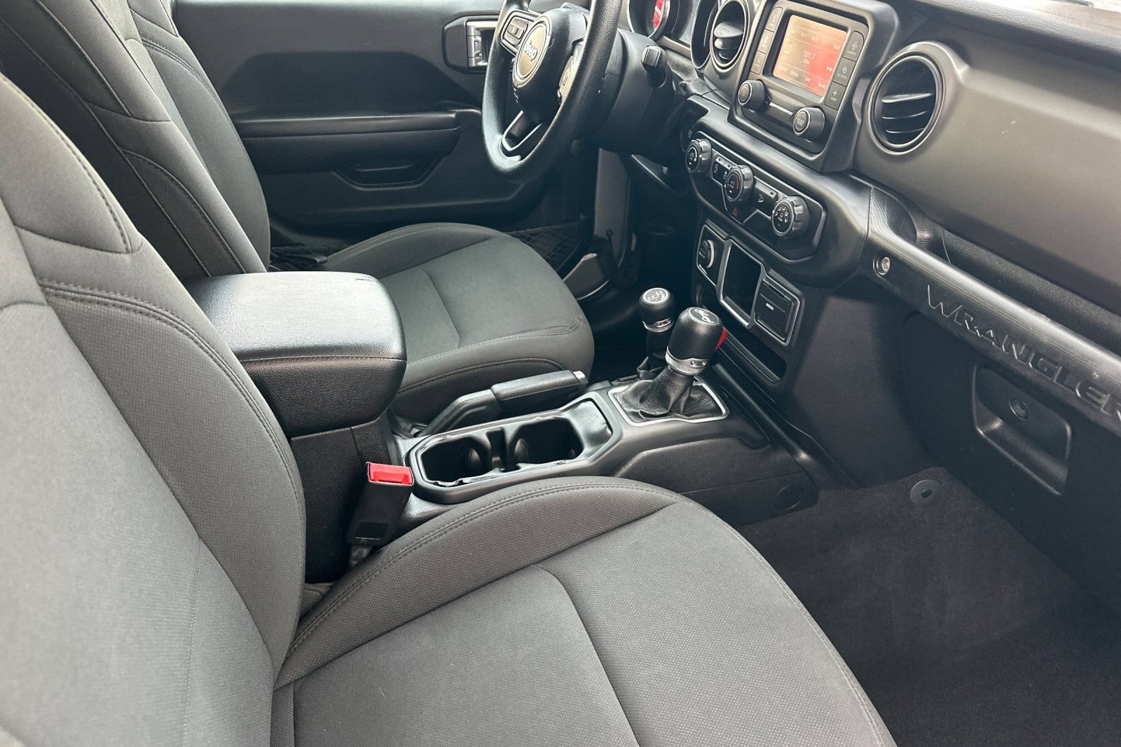 Used 2018 Jeep Wrangler Unlimited Sport AWD/4WD image 16