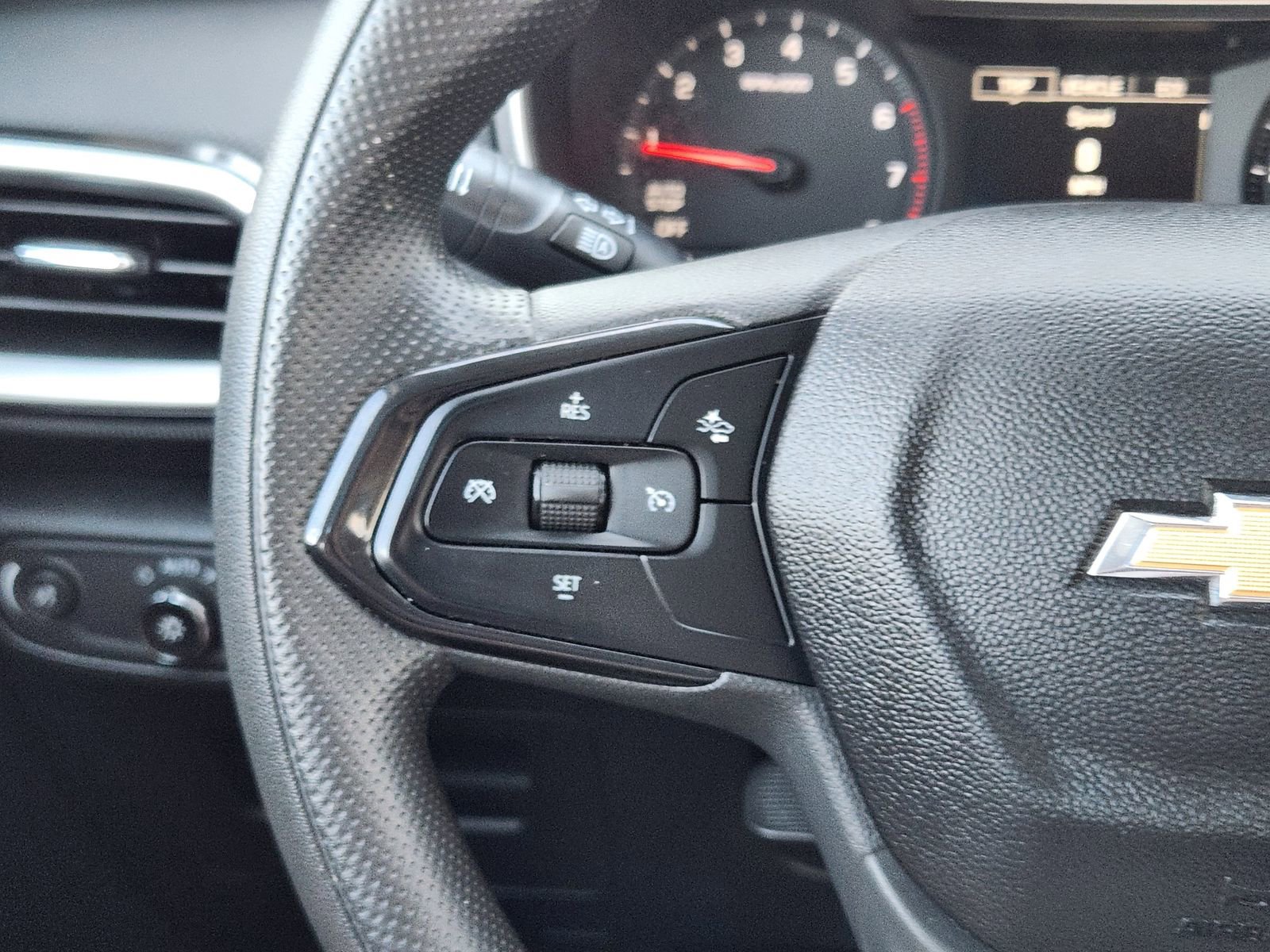 Used 2023 Chevrolet TrailBlazer LS image 33