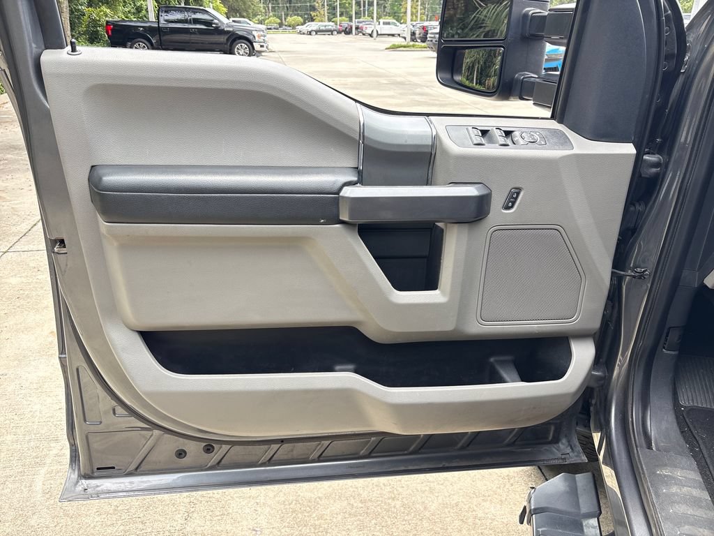 Used 2022 Ford F250 XLT w/ Black Appearance Package AWD/4WD image 16