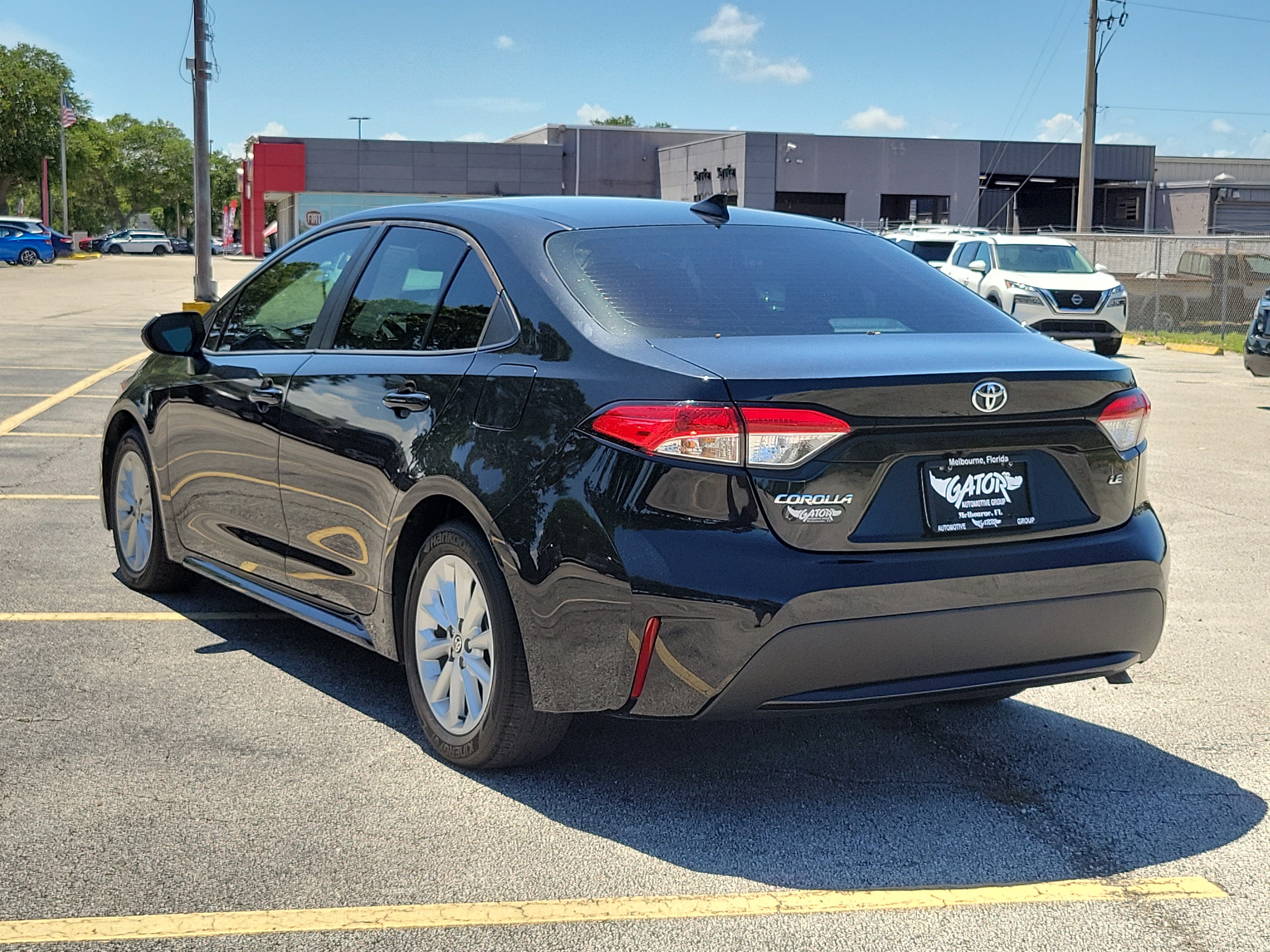 Used 2022 Toyota Corolla LE w/ LE Convenience Package FWD image 3
