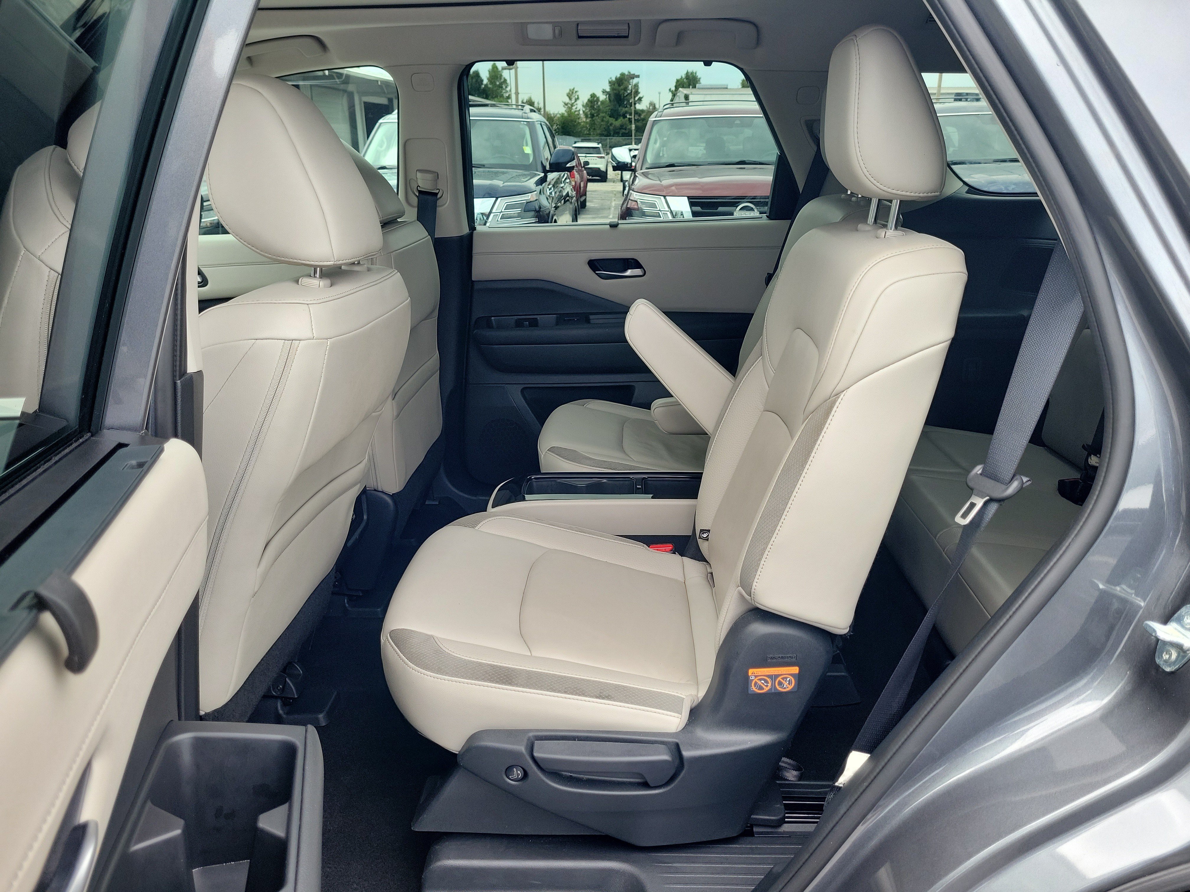Certified 2024 Nissan Pathfinder SL w/ SL Premium Package FWD image 15