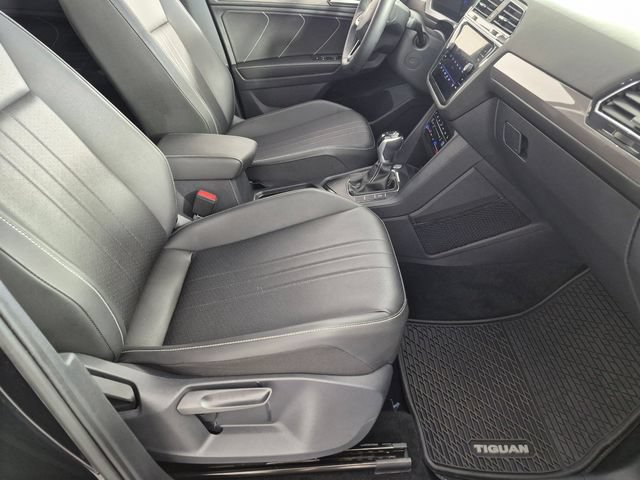 Used 2023 Volkswagen Tiguan SE FWD image 32
