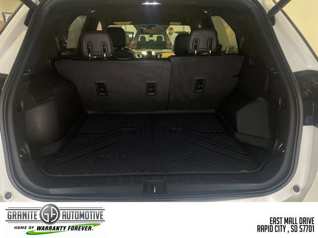 Used 2019 Chevrolet Equinox Premier w/ LPO, Cargo Package FWD image 18