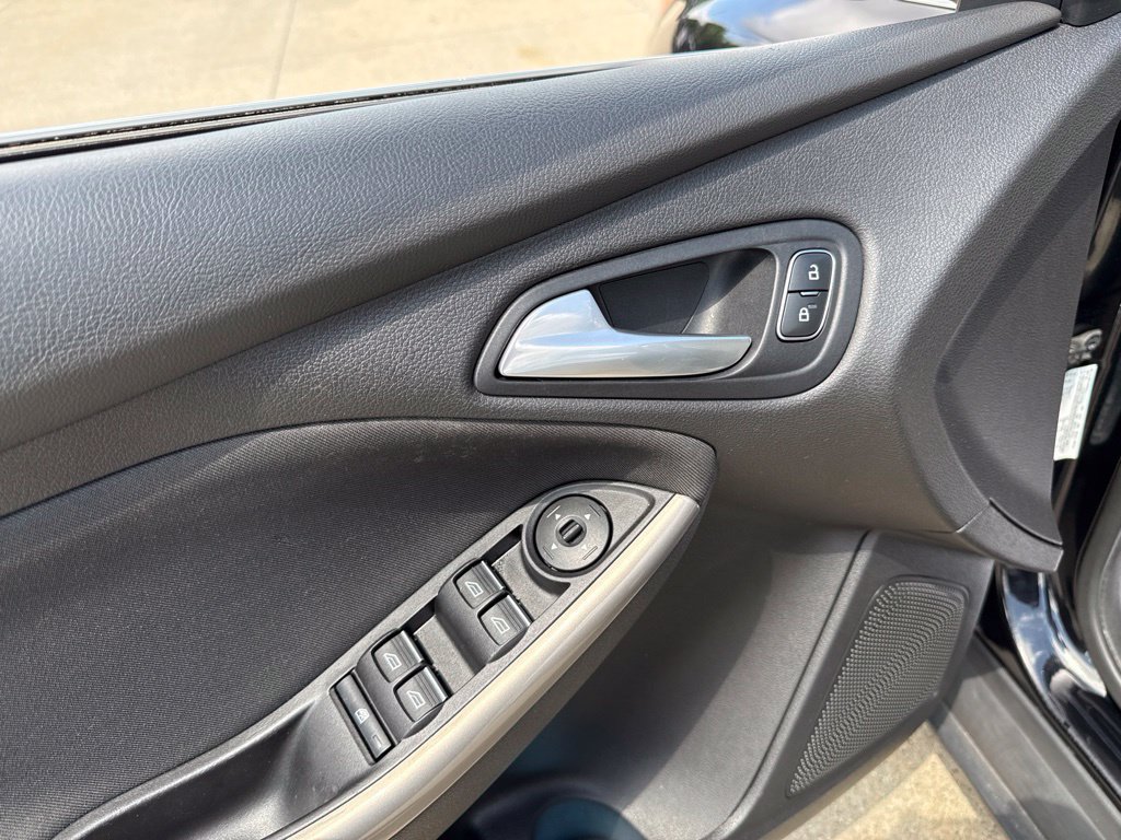 Used 2018 Ford Focus Titanium FWD image 20