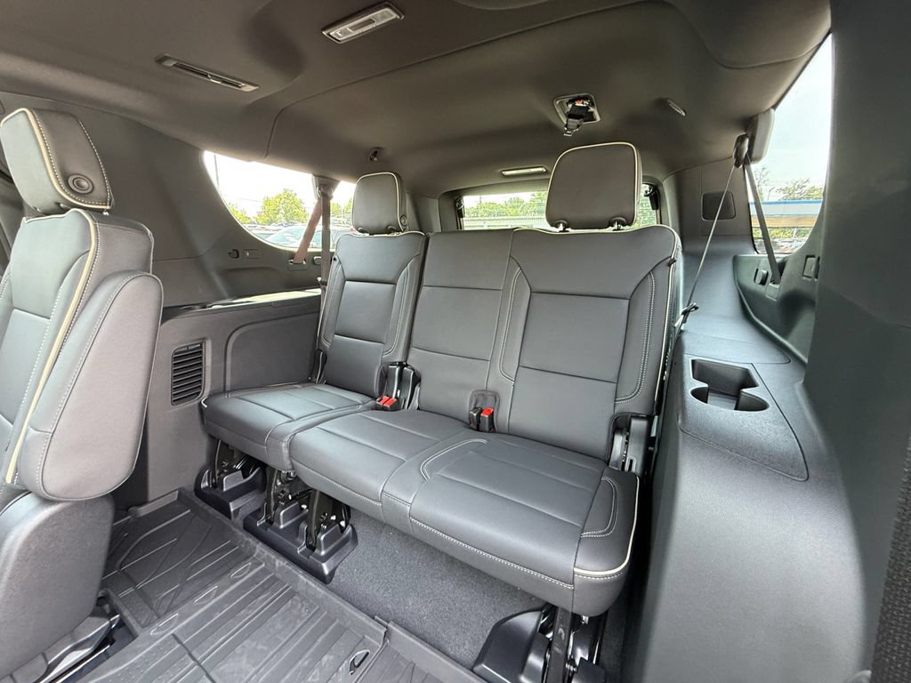 New 2026 Chevrolet Suburban Premier w/ Sun And Tow Package AWD/4WD image 26