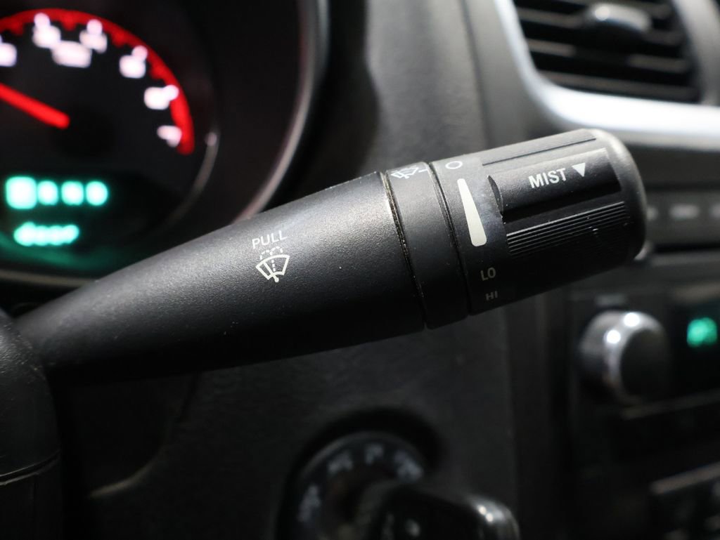 Used 2014 Dodge Avenger SE image 33