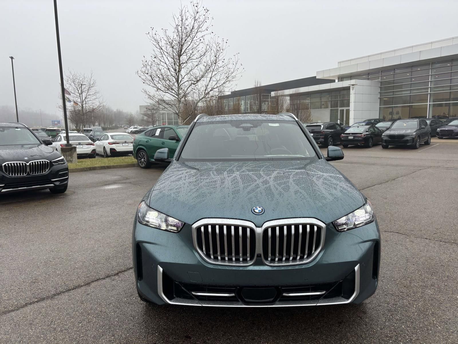 New 2026 BMW X5 xDrive50e w/ Premium Package AWD/4WD image 2