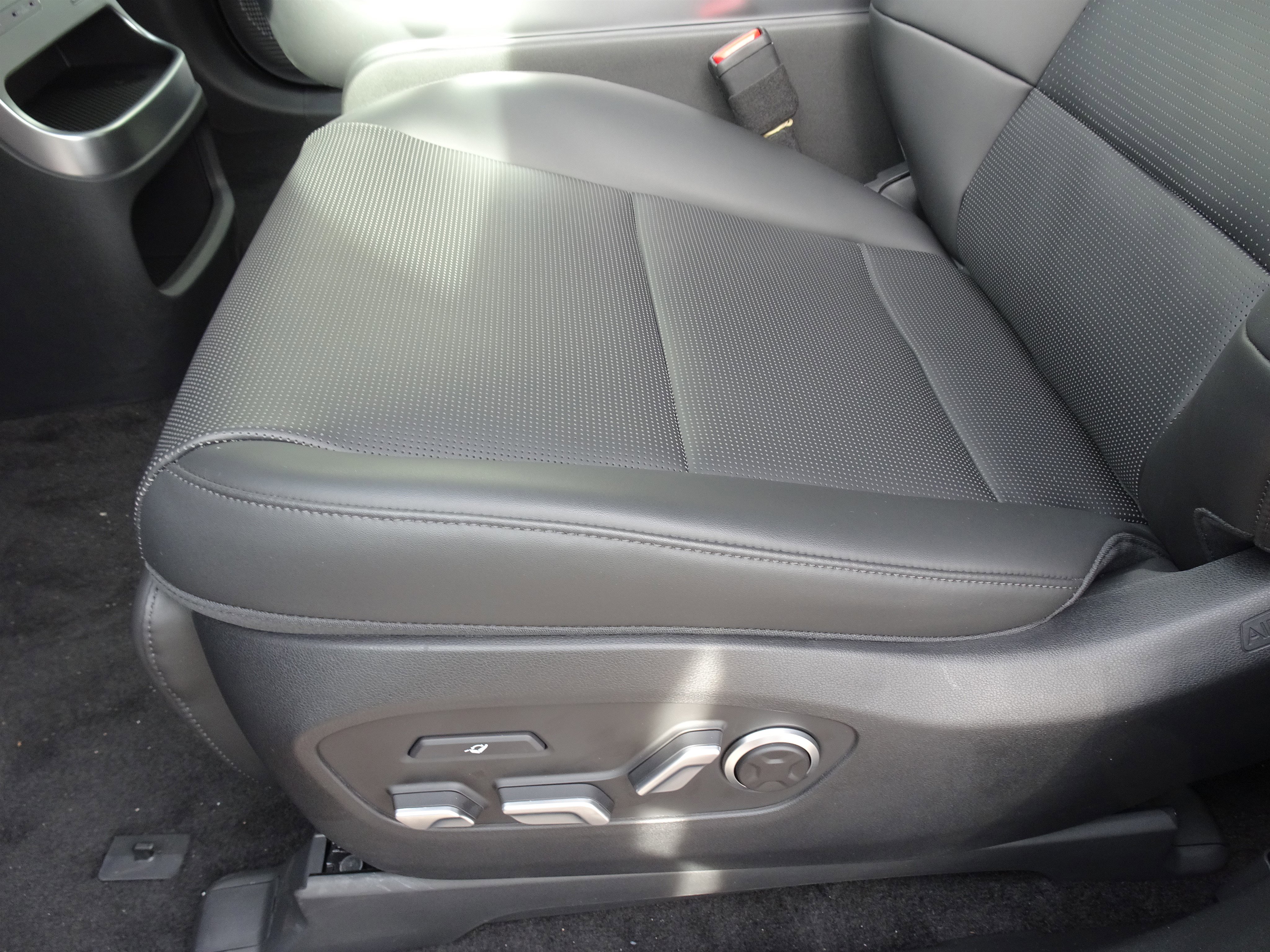 New 2026 Hyundai Ioniq 9 Limited w/ Tow & Go Package image 10