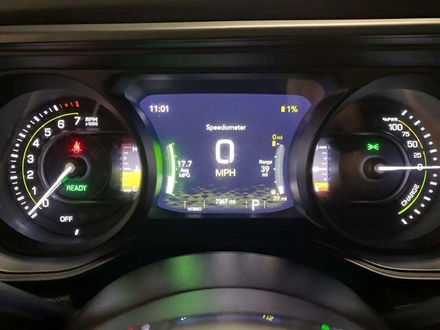 Used 2025 Jeep Wrangler Unlimited Sahara w/ Safety Group image 7