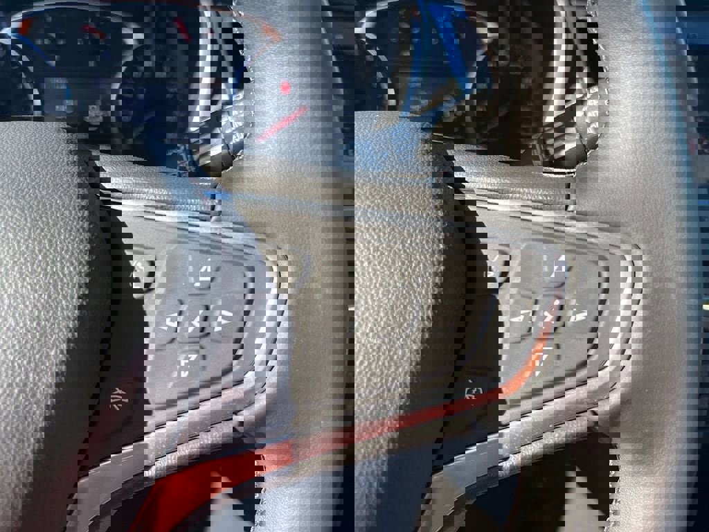 Used 2023 Chevrolet Equinox LT image 32