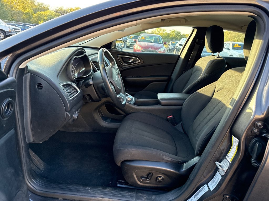 Used 2015 Chrysler 200 Limited w/ Convenience Group FWD image 9