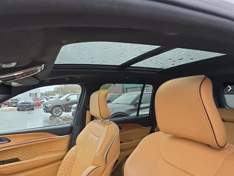 Used 2023 Jeep Grand Cherokee Summit image 8