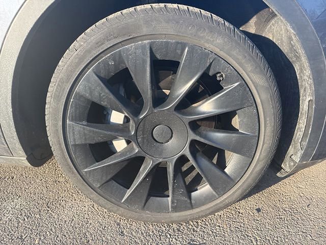 Used 2022 Tesla Model Y Long Range image 6