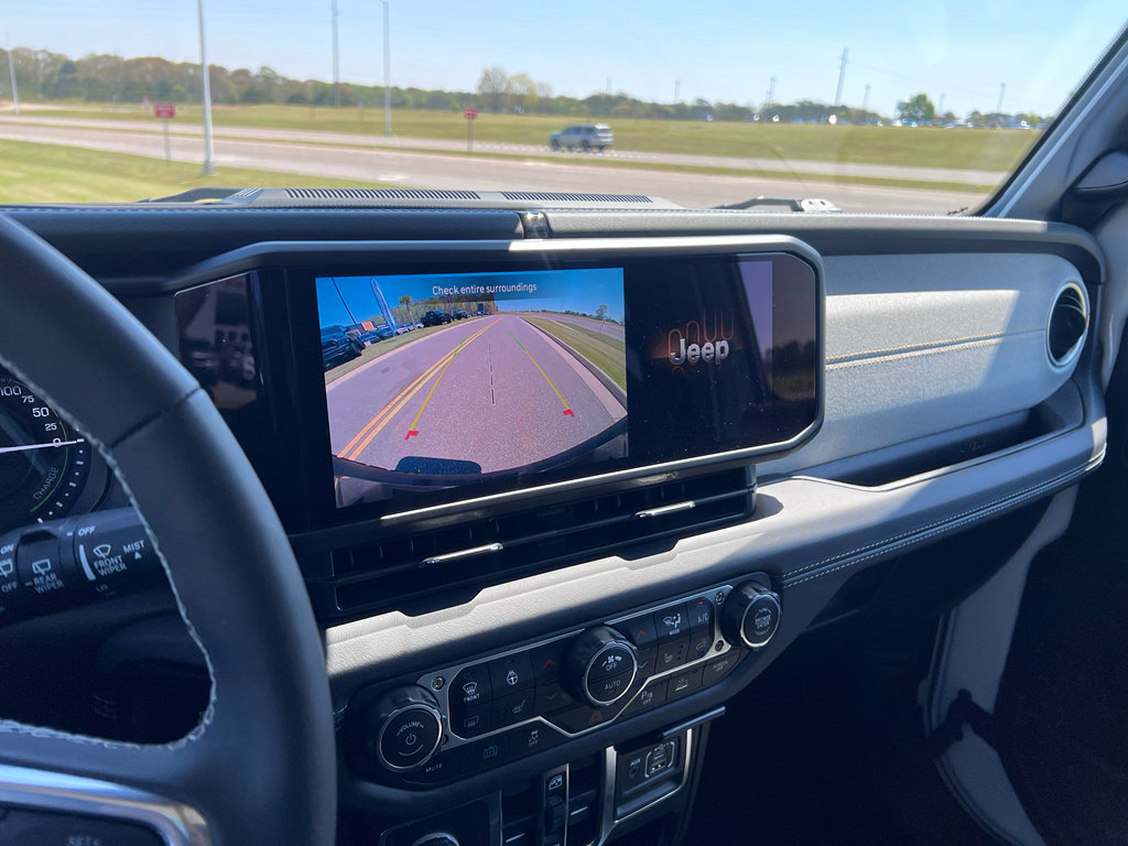 Used 2025 Jeep Wrangler Sahara w/ Safety Group image 24