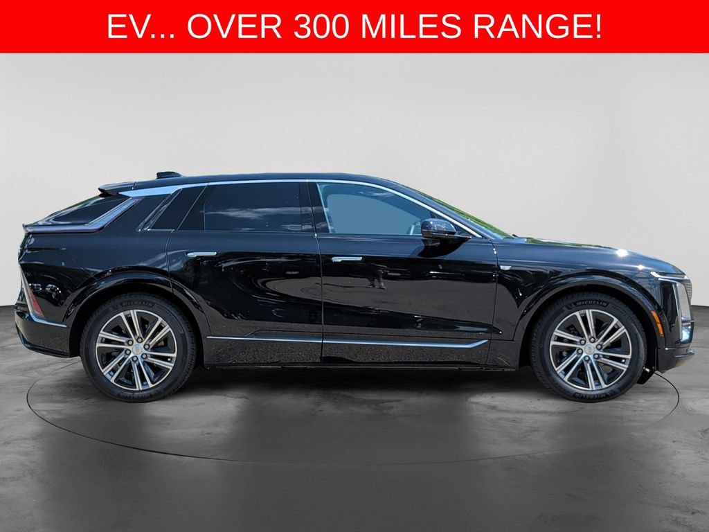 Used 2024 Cadillac Lyriq Luxury w/ LPO, Floor Liner Package AWD/4WD image 8